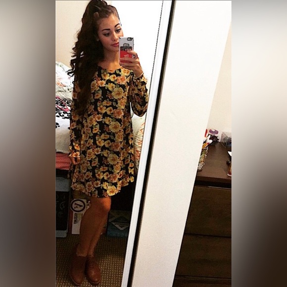 Yellow Rose Dress - Picture 1 of 4